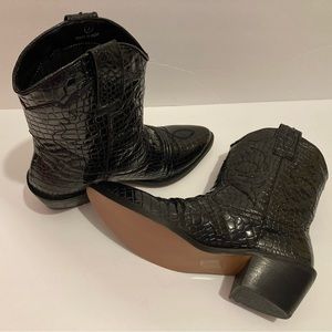 STUNNING UO LYNN COWBOY BOOT BLACK CROC!! THIS SEASON’S GO TO BOOT!!!
